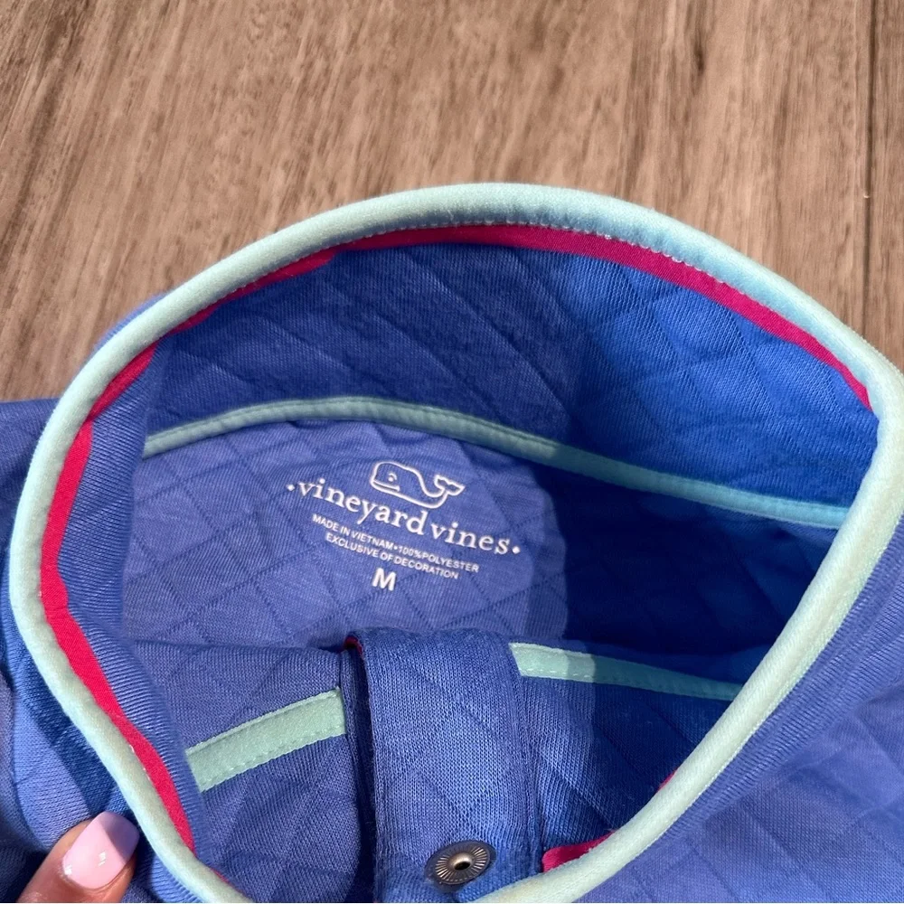 Vineyard Vines button up - Medium NWOT - Picture 3 of 4